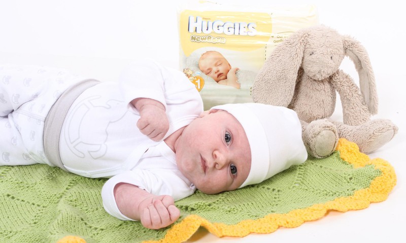 Подгузники для новорожденных Huggies® Newborn обеспечивают самую лучшую нежную защиту!