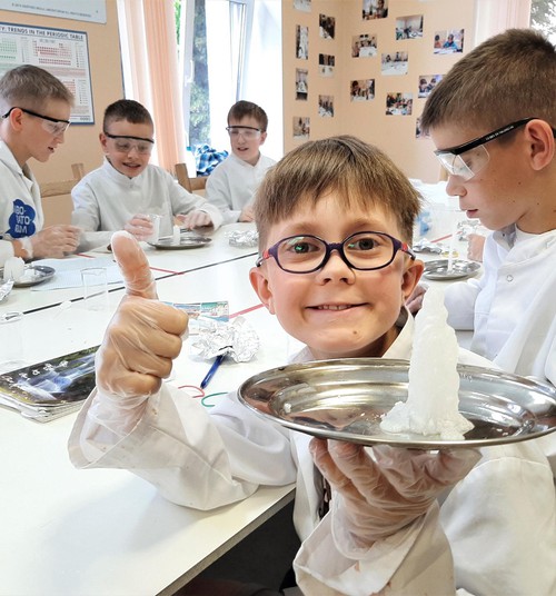 “Laboratorium Zinātnes skola” в сотрудничестве с “Schwenk Latvija”, “Elme Messer” и “Erica Synths” предлагает бюджетные места для школьников