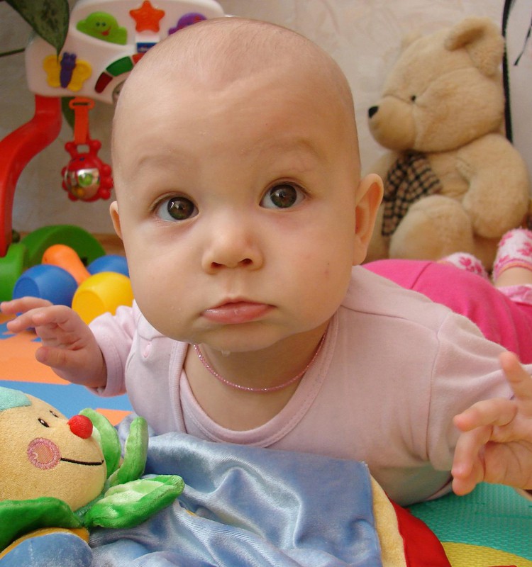 Во что играть с ребенком с 6 до 12 месяцев: советы специалистов