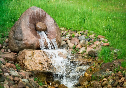 Натуральная правильно структурированная родниковая вода Лиелбата начинает свой путь к потребителю