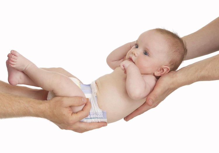 Что лучше для малыша: тканевые или одноразовые подгузники?