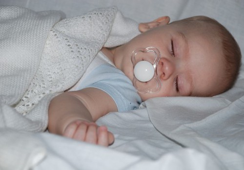 Твой ребёнок спит С подушкой или БЕЗ?