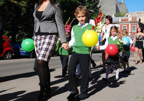 В Латвии растет спрос на школьную форму