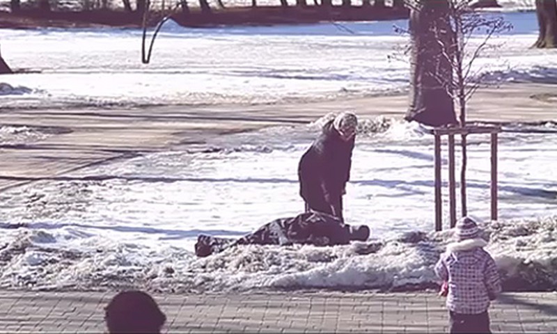 Эксперимент полиции: люди равнодушны к чужой беде 