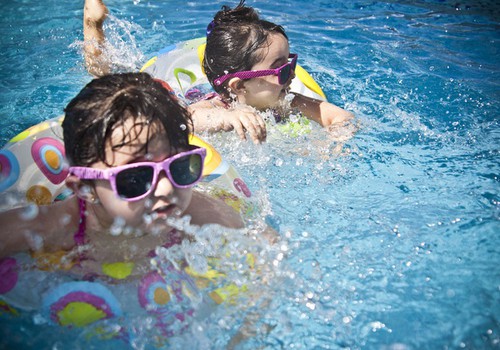Нужно ли ребёнку летом носить солнечные очки?