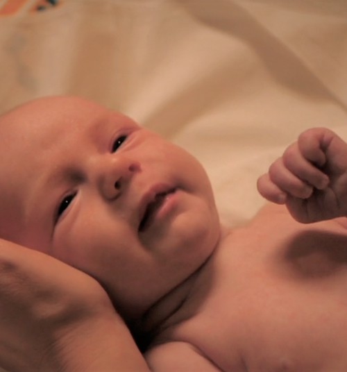ВИДЕО: чистим носик новорожденному