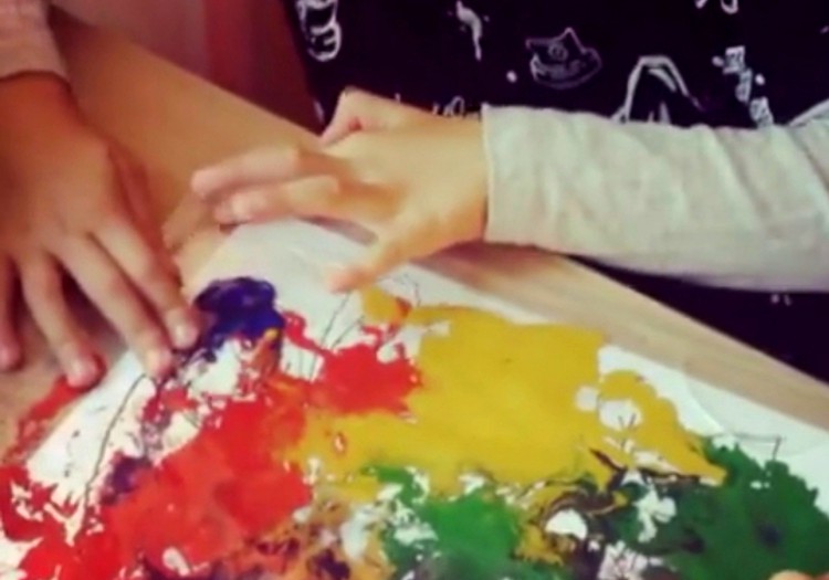 Для мам, которые боятся красок: рисуем пальчиками без следов!
