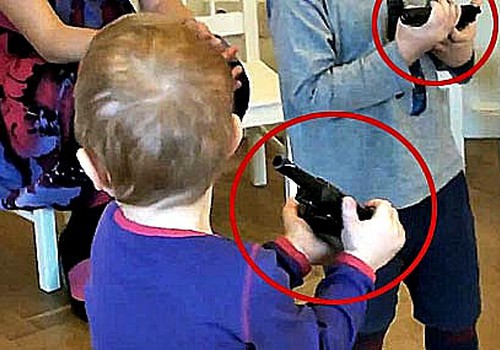 В Латвии запретили показывать оружие в детсадах