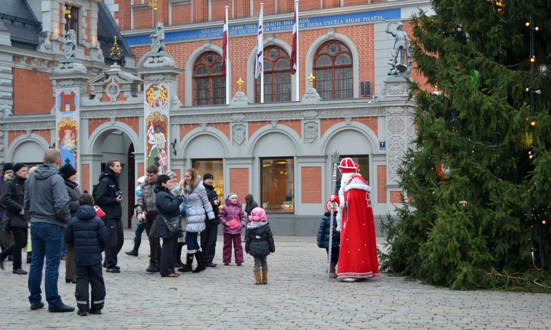 Дедушка Мороз из Великого Устюга посетил Ратушную площадь