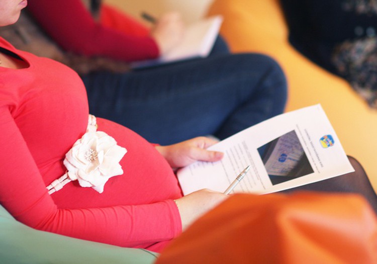 С какого срока беременности стоит посещать курсы для подготовки к родам?