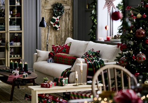 Зимние праздники 2025: тепло, естественность и деталей ручной работы