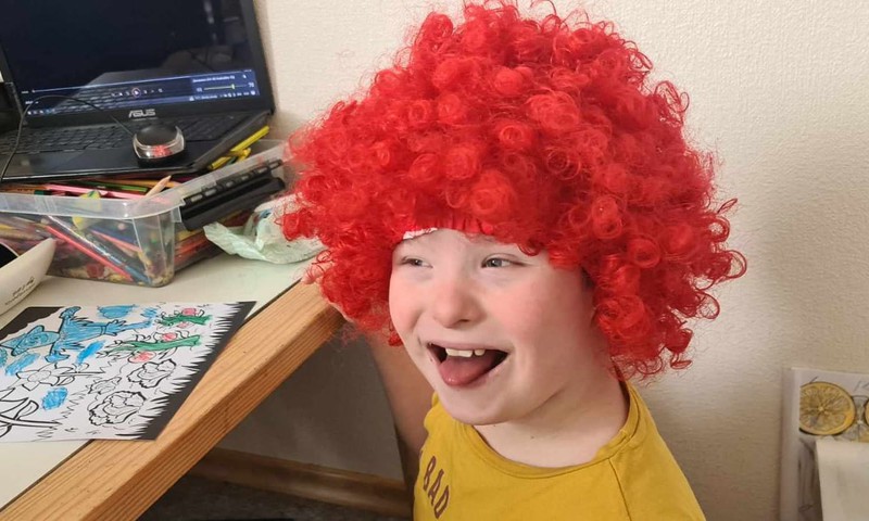 12-летнему рижанину c cиндромом Дауна нужна помощь на оплату жизненно важной терапии