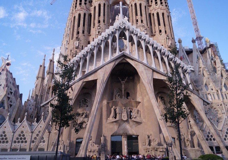 Евротур: Барселона (Испания) – архитектурный шедевр Антонио Гауди