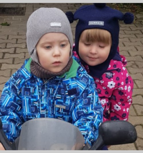 Двойняшкам Ксюше и Мише нужна помощь на лечение в Петербурге