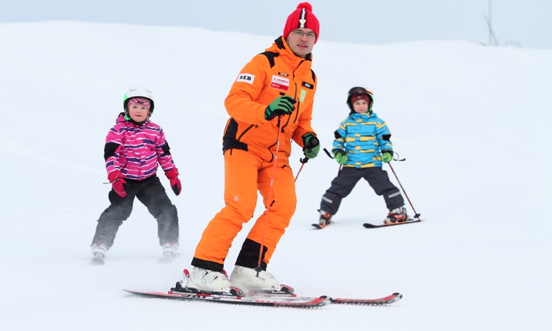 Хочешь научиться кататься на лыжах? Ответы на популярные вопросы мам