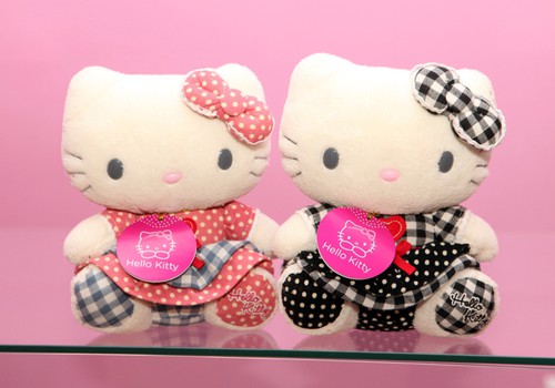 Подружись с котенком Hello Kitty!