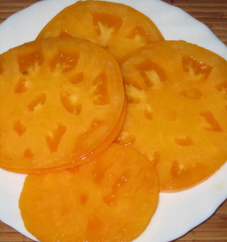 Салат с жёлтыми помидорами