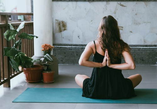 Приглашаем на бесплатный вебинар “Медитация и роды: как помочь себе проживать боль?” 8 мая