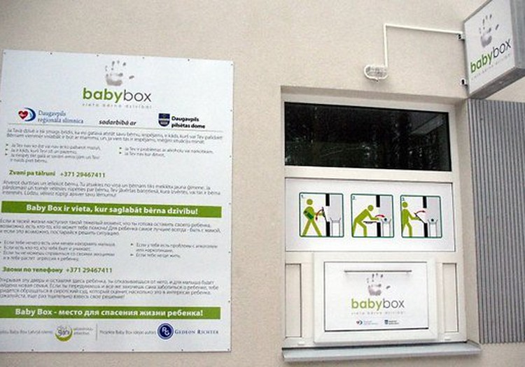 Открытое письмо в ООН: зачем в Латвии установлены Baby Box