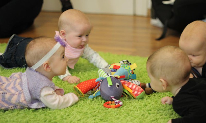 МАСТЕР-КЛАСС: Во что играть с малышом 4-8 месяцев