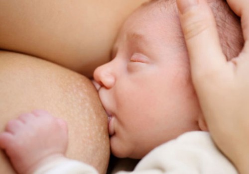 Нормально ли, если ребёнок сутками висит на груди?