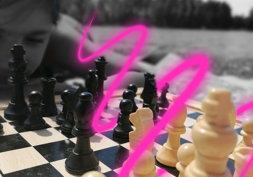 Дома с мамой: причины записать ребёнка на шахматы