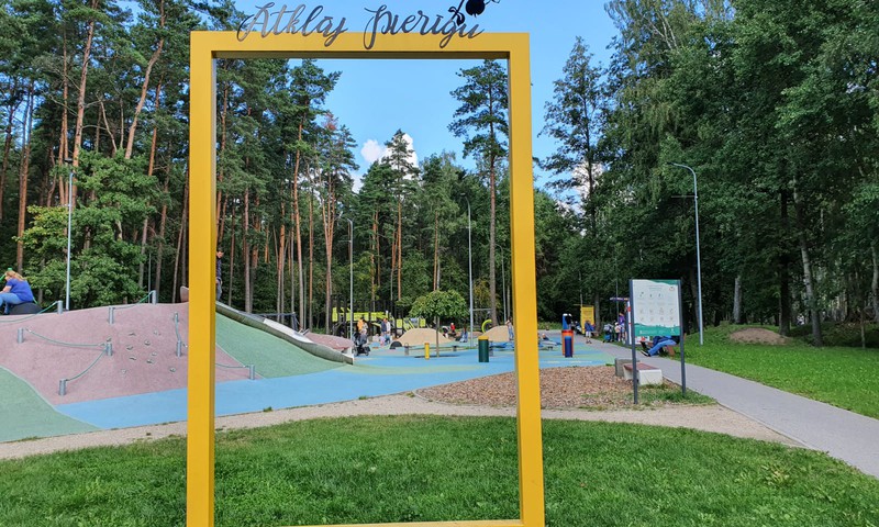 Олайне: лесопарк и детская площадка