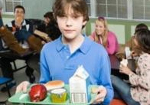 В школе регулярно обедают 38% детей 