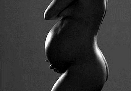 Беременная африканка ждет сразу 12 детей