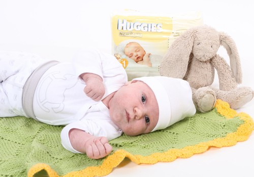 Подгузники для новорожденных Huggies® Newborn обеспечивают самую лучшую нежную защиту!