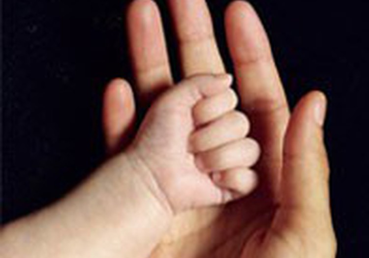 Как много времени ваш ребёнок проводит на руках?
