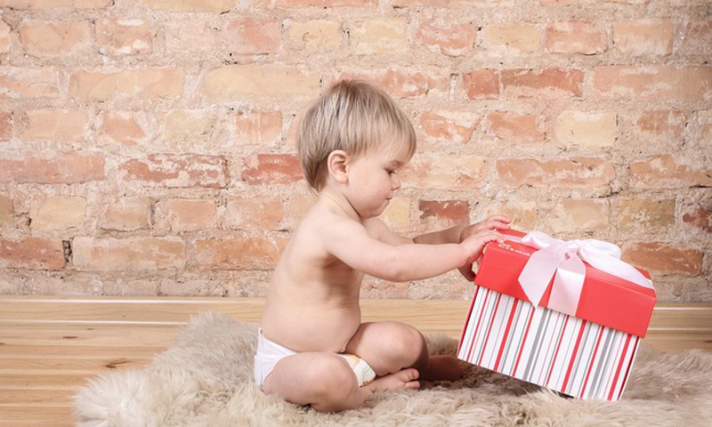 Сколько подарков стоит вручать ребенку в Новый год?