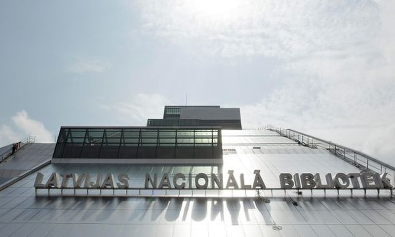 С сегодняшнего дня для посетителей открыт «Замок света» 