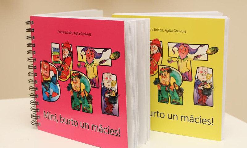 Завершаем конкурс на FACEBOOK: вручаем книгу букв!