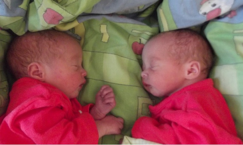 ЭКСКЛЮЗИВ Māmiņu Klubs: Фотографии двойняшек, которые родились 13 июля