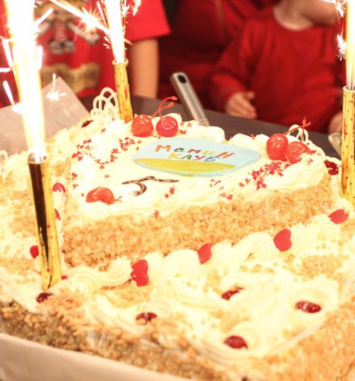 Выбери самый красивый торт в честь дня рождения Маминого Клуба!