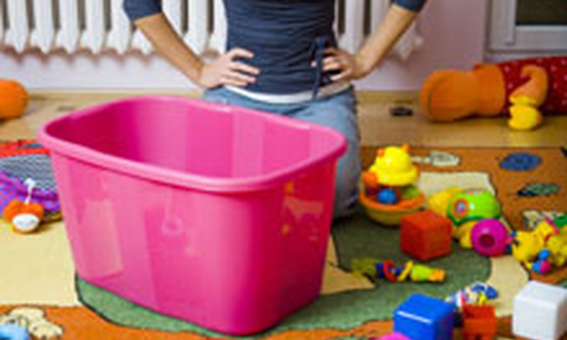 Убирает ли ваш ребенок за собой игрушки?