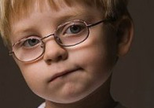 Как ребёнка научить носить очки?