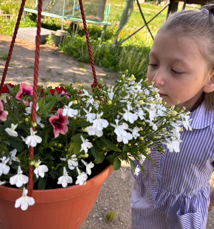 7-летней Вике нужна помощь, чтобы она начала говорить и общаться