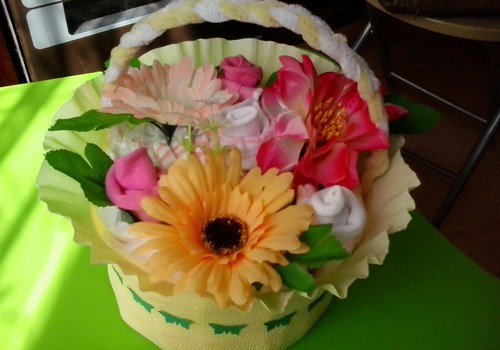 Huggies корзиночка с цветами 