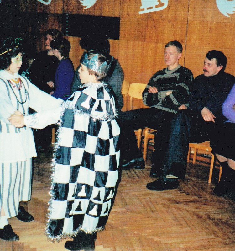 Карнавальные костюмы своими руками: костюм шахматного короля