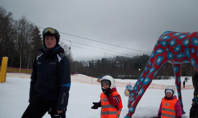 Адриан возвращается в лыжную школу АХА