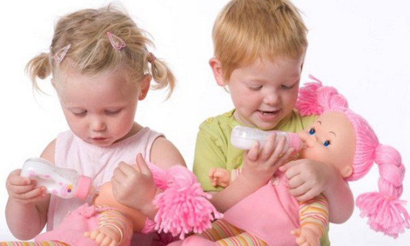 ДИСКУССИЯ: Мальчики играют с машинками, а девочки – с куклами?