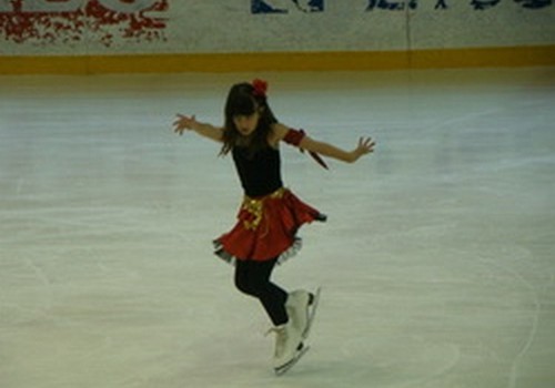 Когда учить ребенка кататься на коньках