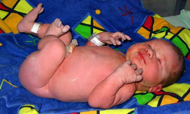 Девятилетняя мексиканка родила здоровую девочку