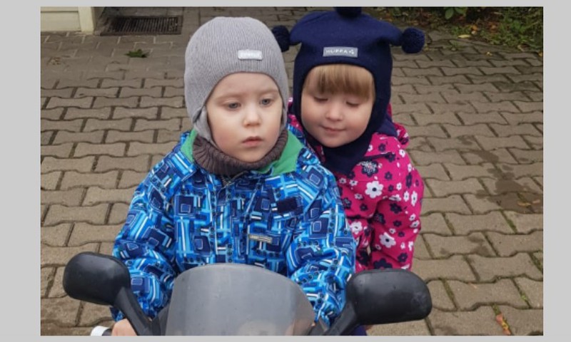 Двойняшкам Ксюше и Мише нужна помощь на лечение в Петербурге