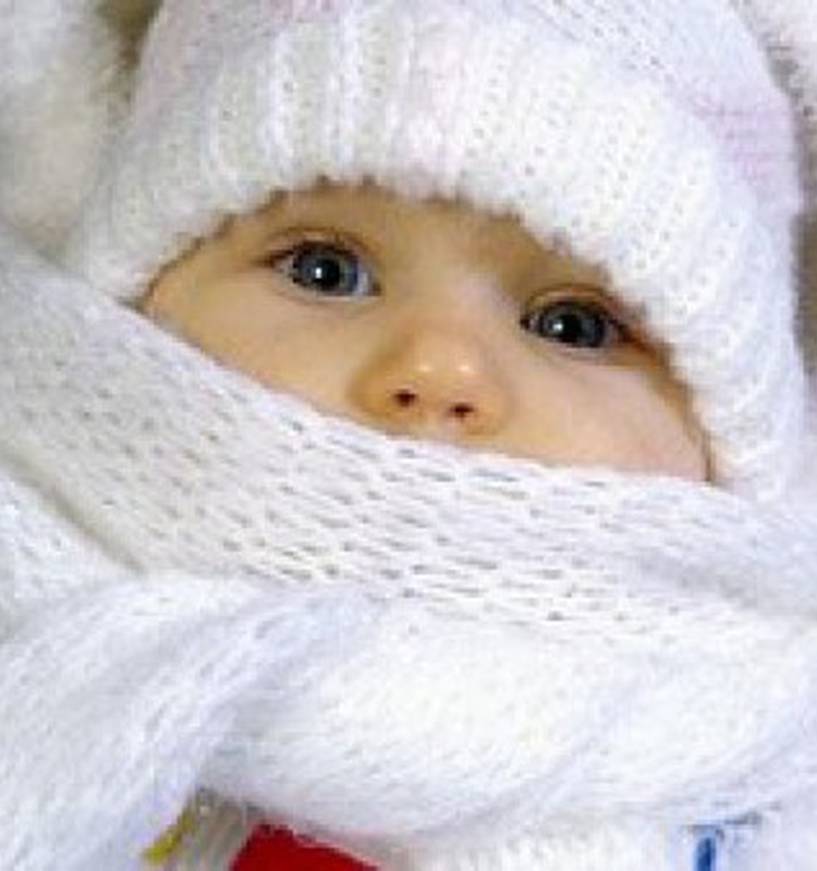 Закрывать ребенку рот шарфом или нет?