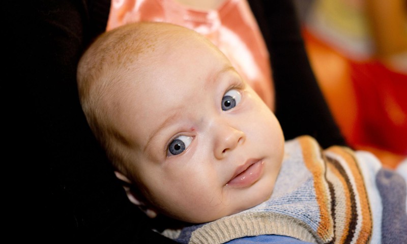 В возрасте 5 месяцев обувь ребенку не нужна