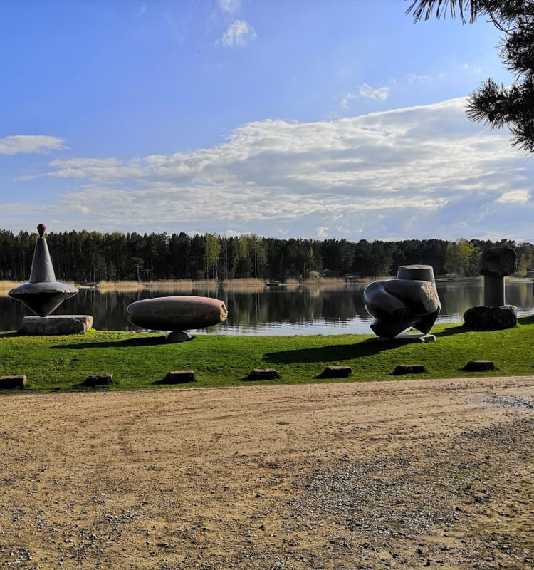 Походные заметки: почти водные приключения – аллея Валентина Пикуля и Вакарбулли (парк скульптур) в Риге