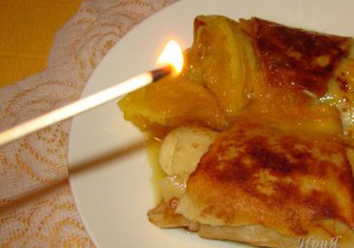 Огненные блинчики с бананом в апельсиново-коньячном соусе